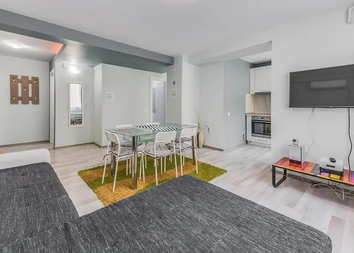 داون تاون أكوموديشن